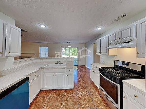 3rd image of 509 Lazy River Ln