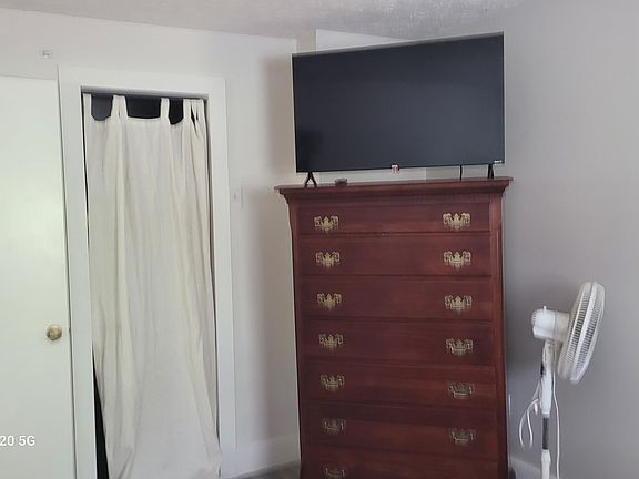 4th image of 160 Caron Dr