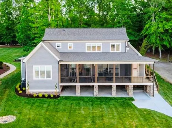 222 N Robinson Dr, Macon, NC 27551