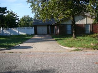 2917 Hickory Ln, Edmond, OK 73034