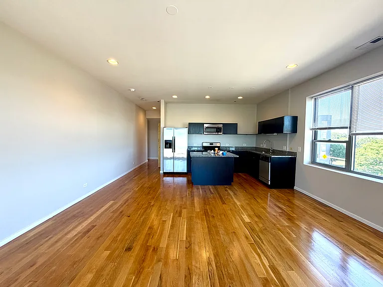 2157 N Damen Ave #305 — Photo 3