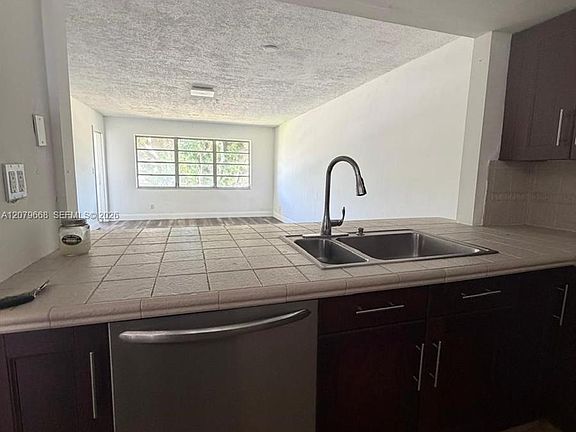 3rd image of 1400 NE 191st St APT 310