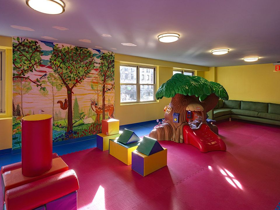 2nd image of 80 N Moore St APT 4N