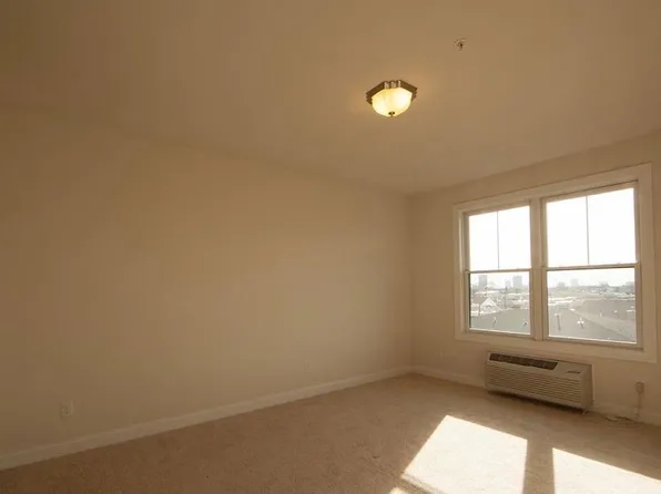 240 Walker Street 1B image 1 of 7