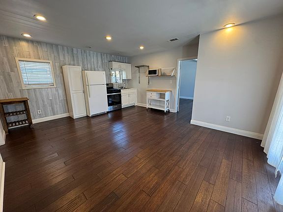 5th image of 5128 Lincoln Ave #A