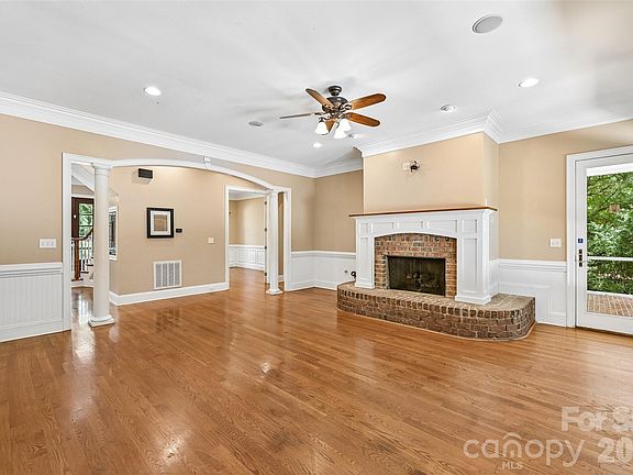 3rd image of 100 Mary Mack Ln