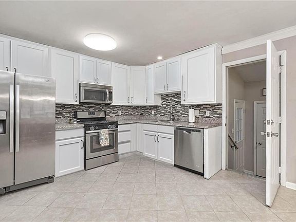 2nd image of 5808 Arden St
