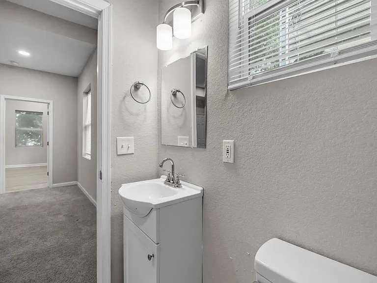 126 Linden Avenue — Photo 20