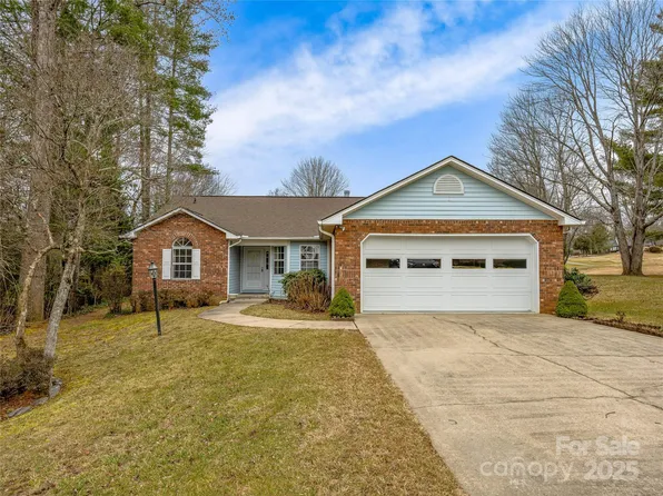 5 Saint Andrews Dr, Etowah, NC 28729