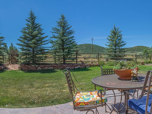5th image of 980 Mountain Willow Ln
