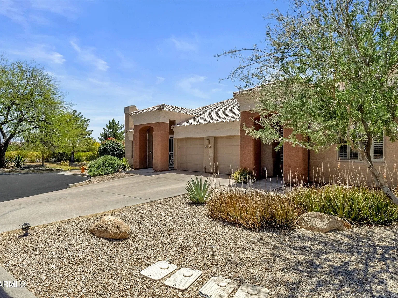 2 bed, 2.0 bath, 1039 sqft, $2,300 — Photo 2