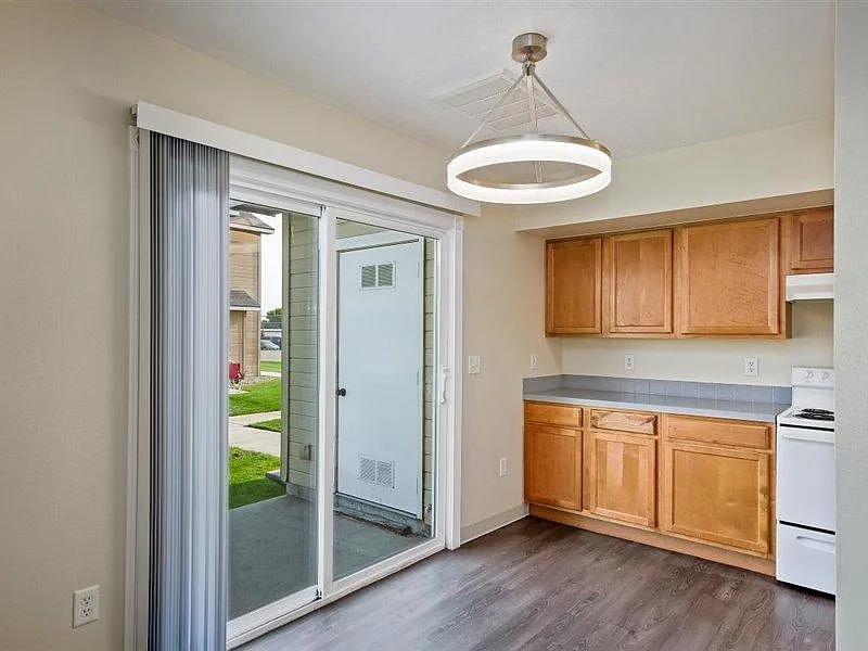 2 bed, 1000 sqft, $1,475 — Photo 4