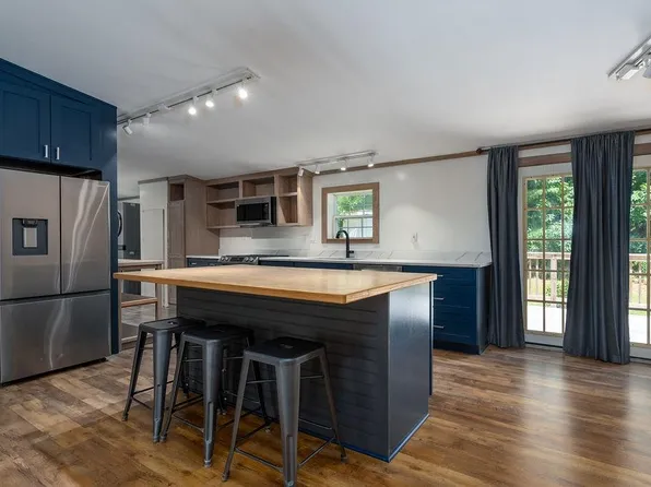 10 Stacey Drive, Hopkinton, NH 03229