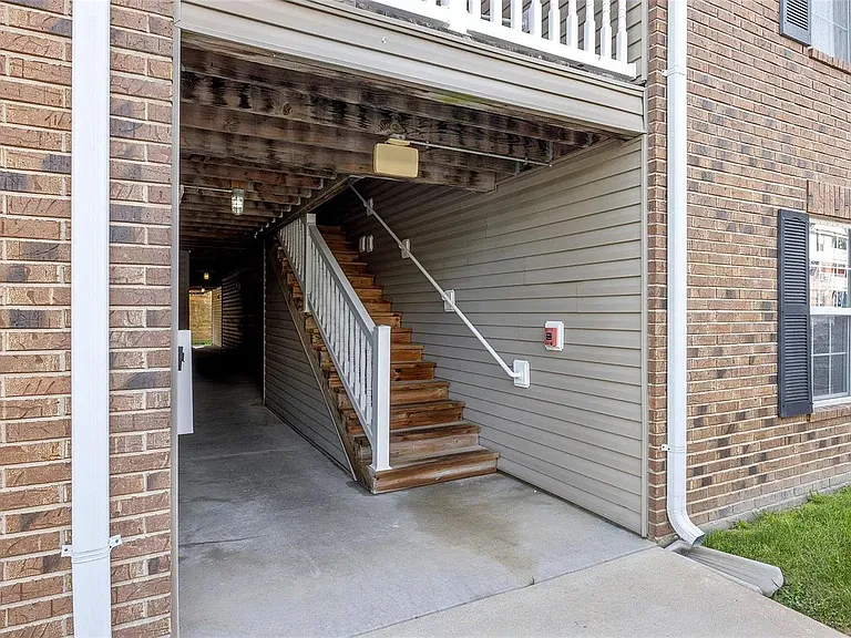 111 Saravalle Dr — Photo 25