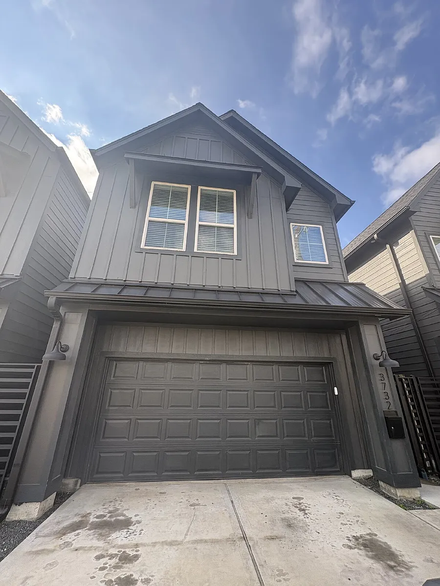Building Photo - 3732 Seabrook St