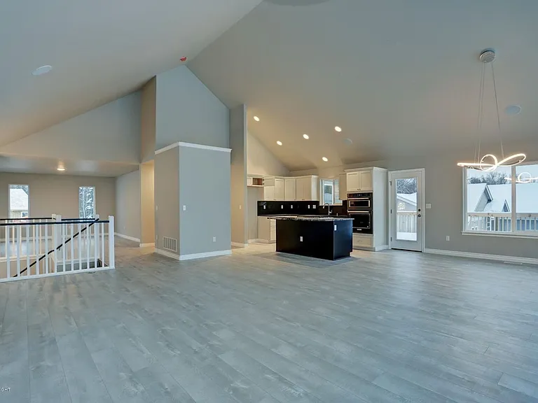 1455 E Esty Dr — Photo 7