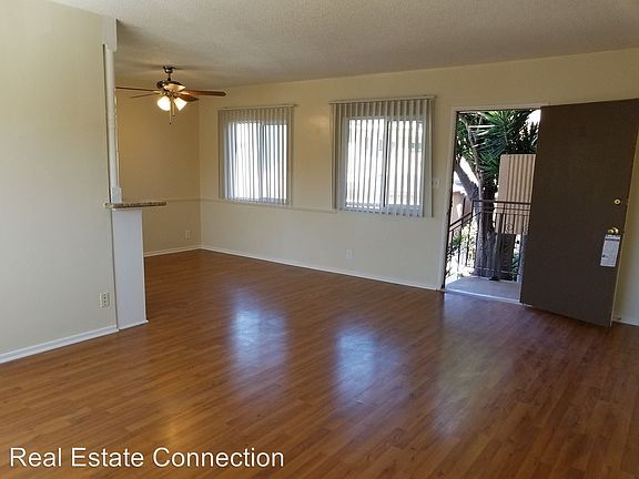 3rd image of 122 Paseo De La Concha APT A