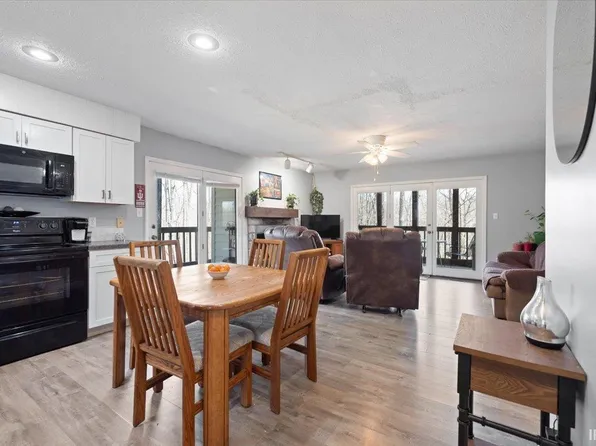 9393 S Pointe Retreat Dr, Bloomington, IN 47401