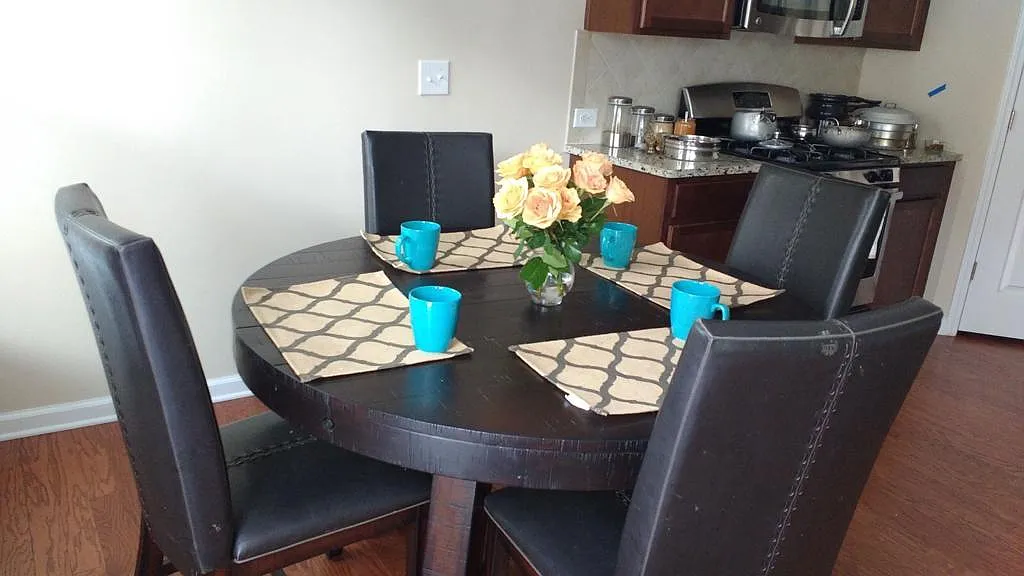 4160 Hammond Bridge Dr — Photo 2