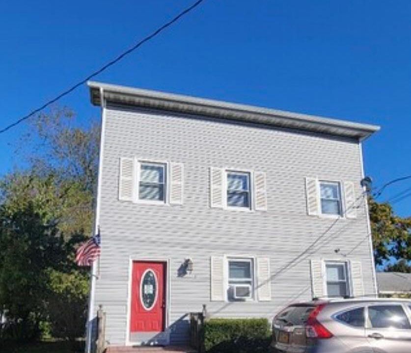 1st image of 107 Bay Ave