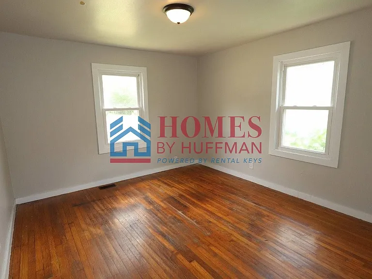 1525 Monroe Ave — Photo 9