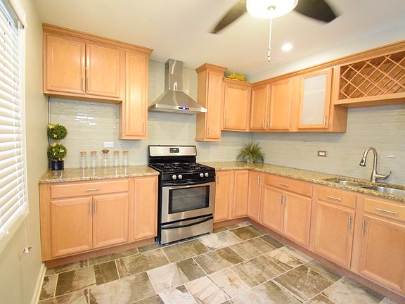 5th image of 14617 Dorchester Ave