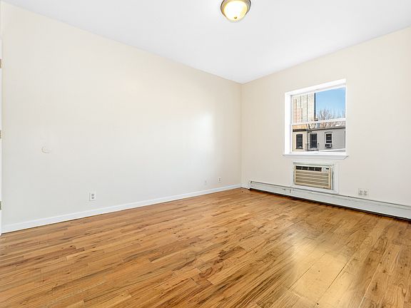 5th image of 567 Warren St APT 402