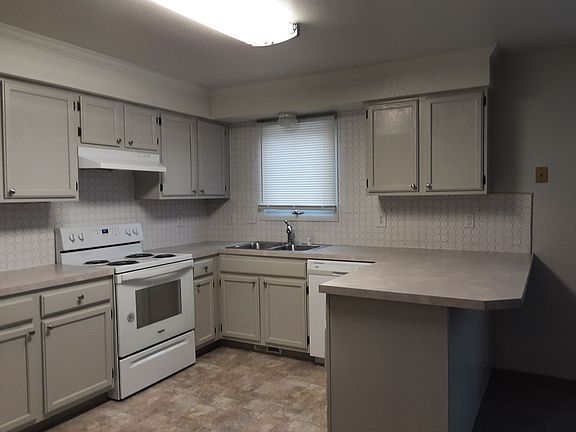 2nd image of 1718 Russian Jack Dr Unit 1