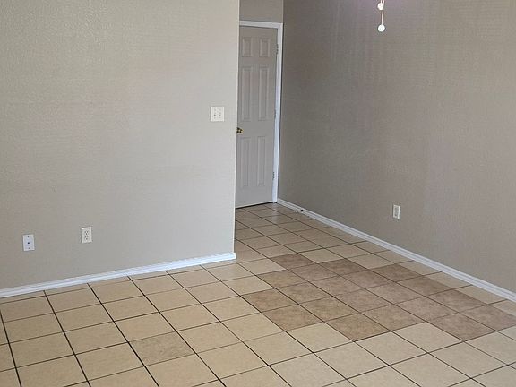 3rd image of 3302 Barcelona Dr APT B