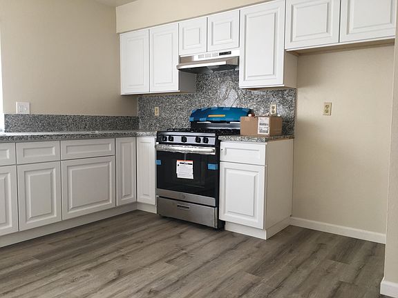 4th image of 7824 Skander Way