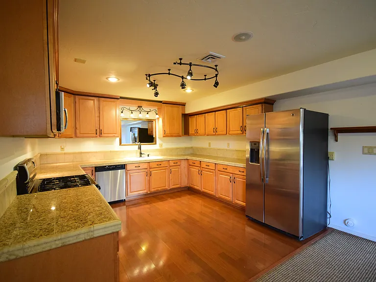 402 Sunridge Ave — Photo 1
