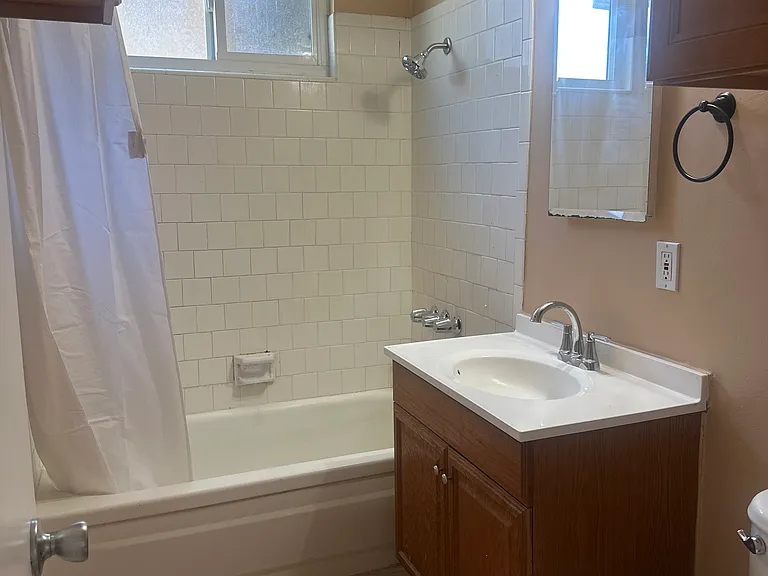 5422 Bishop St — Photo 3