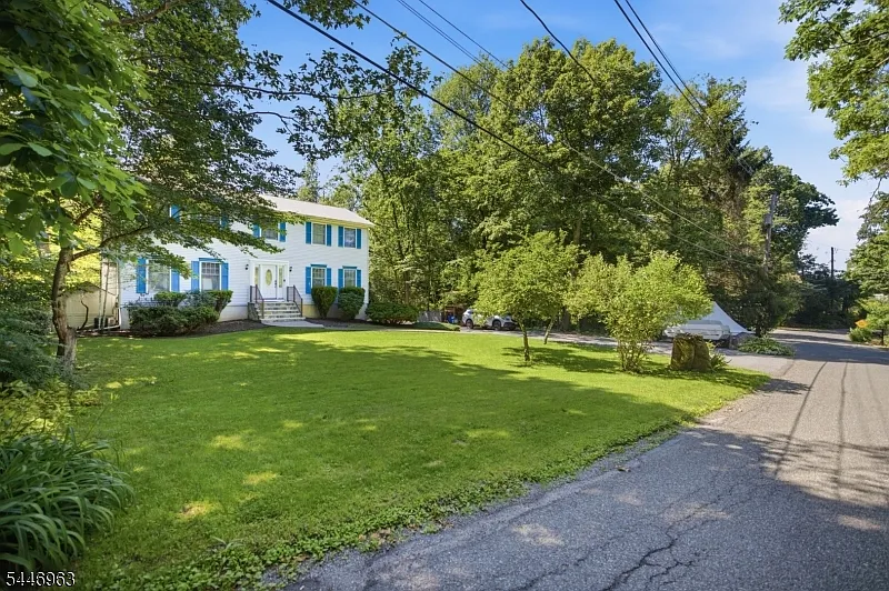 4 bed, 2.5 bath, $3,800 — Photo 2