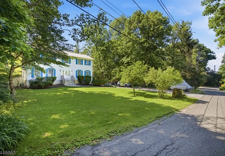 2057 Lakeside Dr W — Photo 2