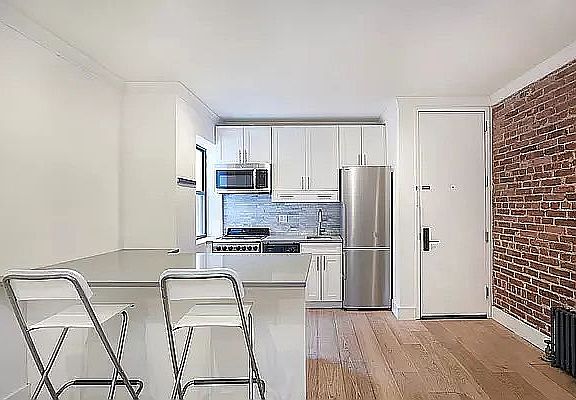 3rd image of 401 E 50th St #3A