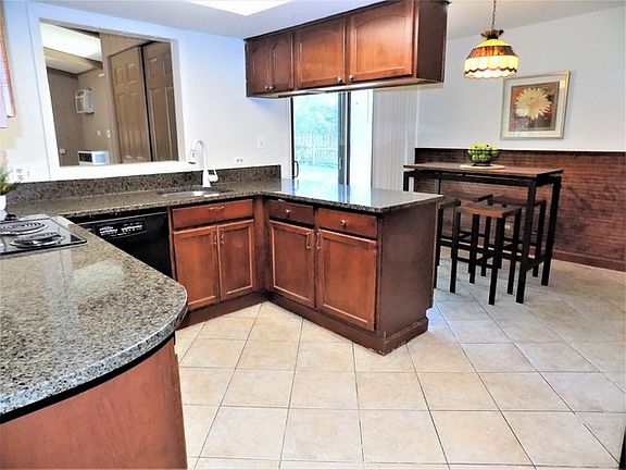 3rd image of 863 Bernard Dr