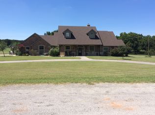 1905 Oakridge Trl, Bridgeport, TX 76426