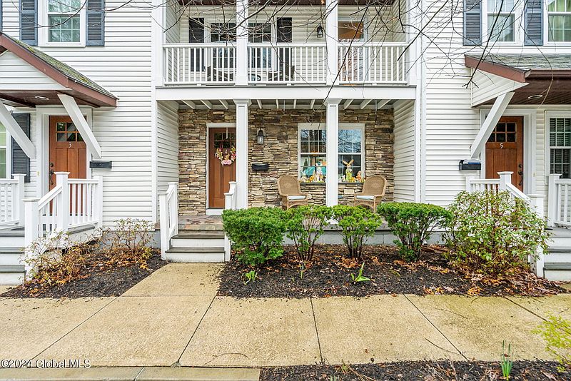 3rd image of 11 Cottage Street APT 4