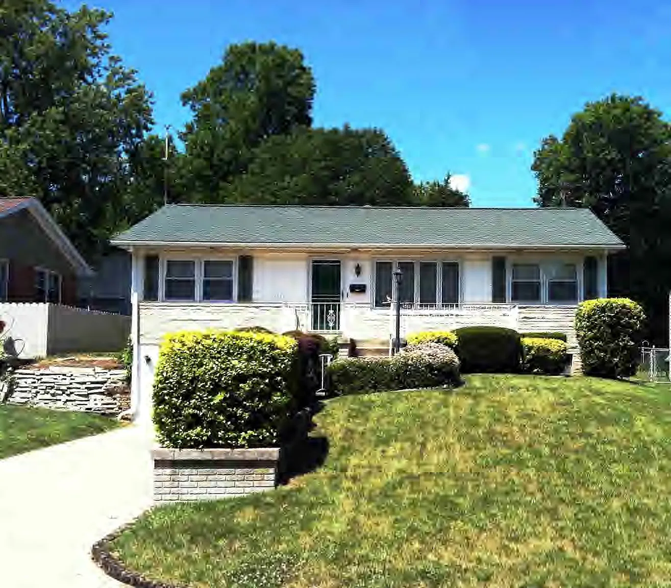 1515 N Foster Ave photo 1