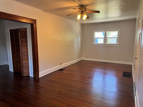 3rd image of 1810 Park St