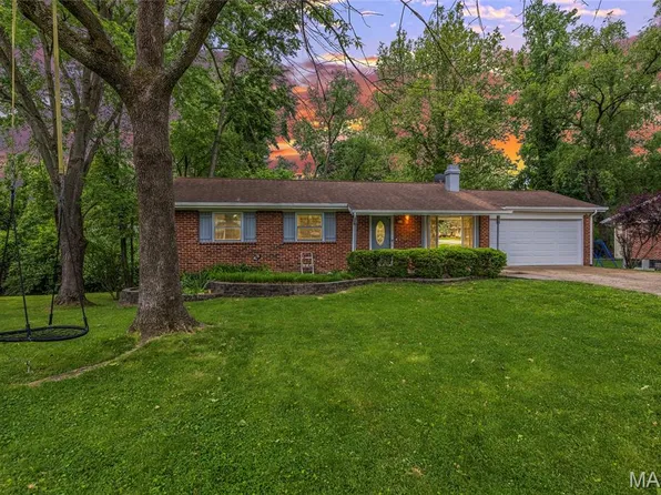 18 Roland Ave, Ballwin, MO 63021