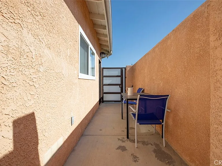 14728 Kingsbury St — Photo 2