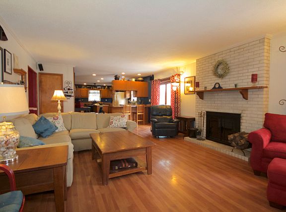 5th image of 128 High Forest Dr