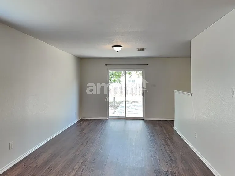 8802 Mission Mdw — Photo 4