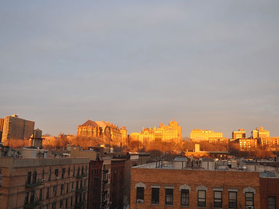 Bright west-facing 3 bedroom, 2 bath with panoramic views