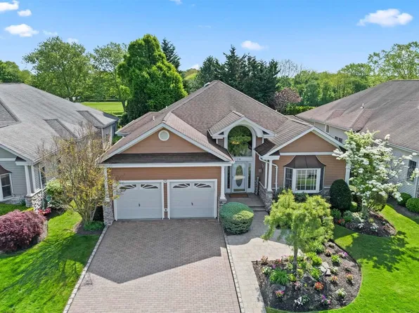 79 Redan Drive #79, Smithtown, NY 11787