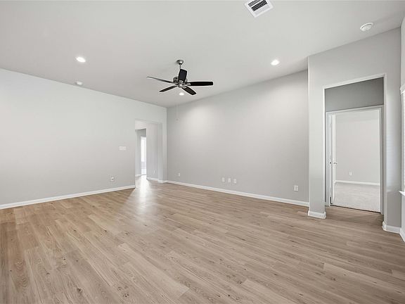 5th image of 3919 Sugardale St