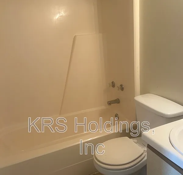 1384B Hunters Rd — Photo 4