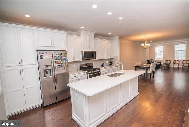 4 bed, 3.5 bath, 2164 sqft, $3,350 — Photo 4