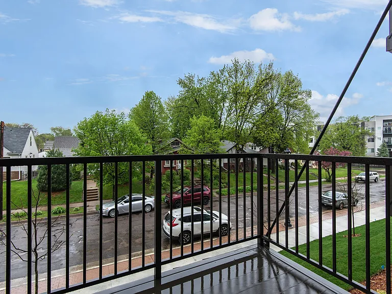 Oaks Minnehaha Longfellow — Photo 110